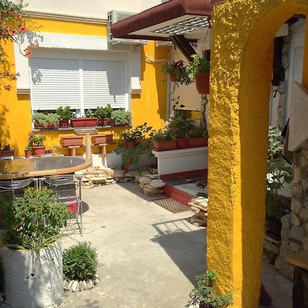 Guesthouse 7Even موستار المظهر الخارجي الصورة