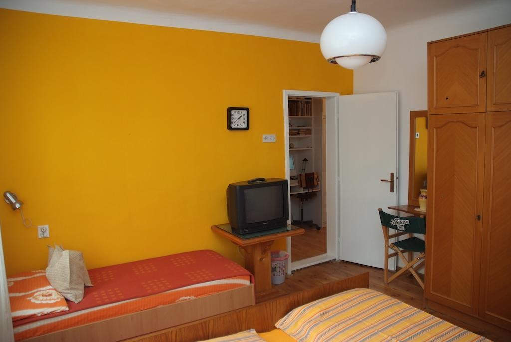 Guesthouse 7Even موستار الغرفة الصورة